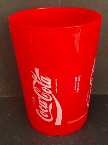 58285-1 coca cola plastic drinkbeker.jpeg